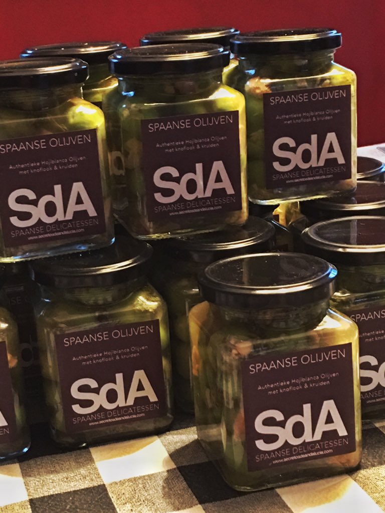 SecretosdeAndal's tweet photo. Green Hojiblanca Olives from Andalucia with garlic and spices. The only pure and original from SdA. https://t.co/cuOblvl6Dj