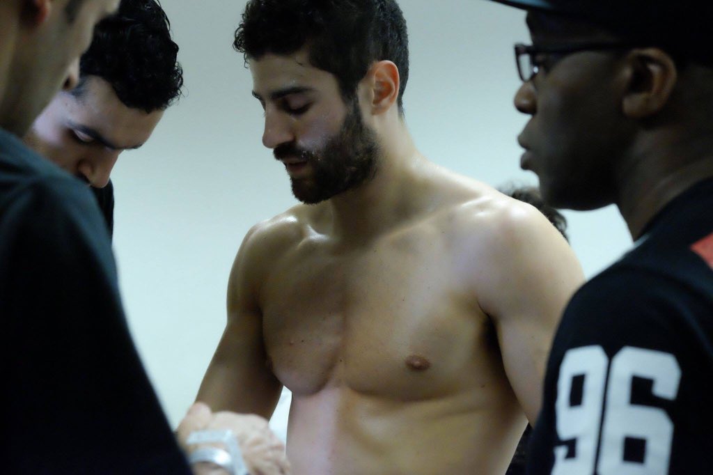 LeSportingClub's tweet photo. Ce soir, #LeSporting reçoit deux talents ! L'humoriste @MickaelMontadir et le Champion du Monde @CyrilBenzaquen https://t.co/aAAuNlZKDz