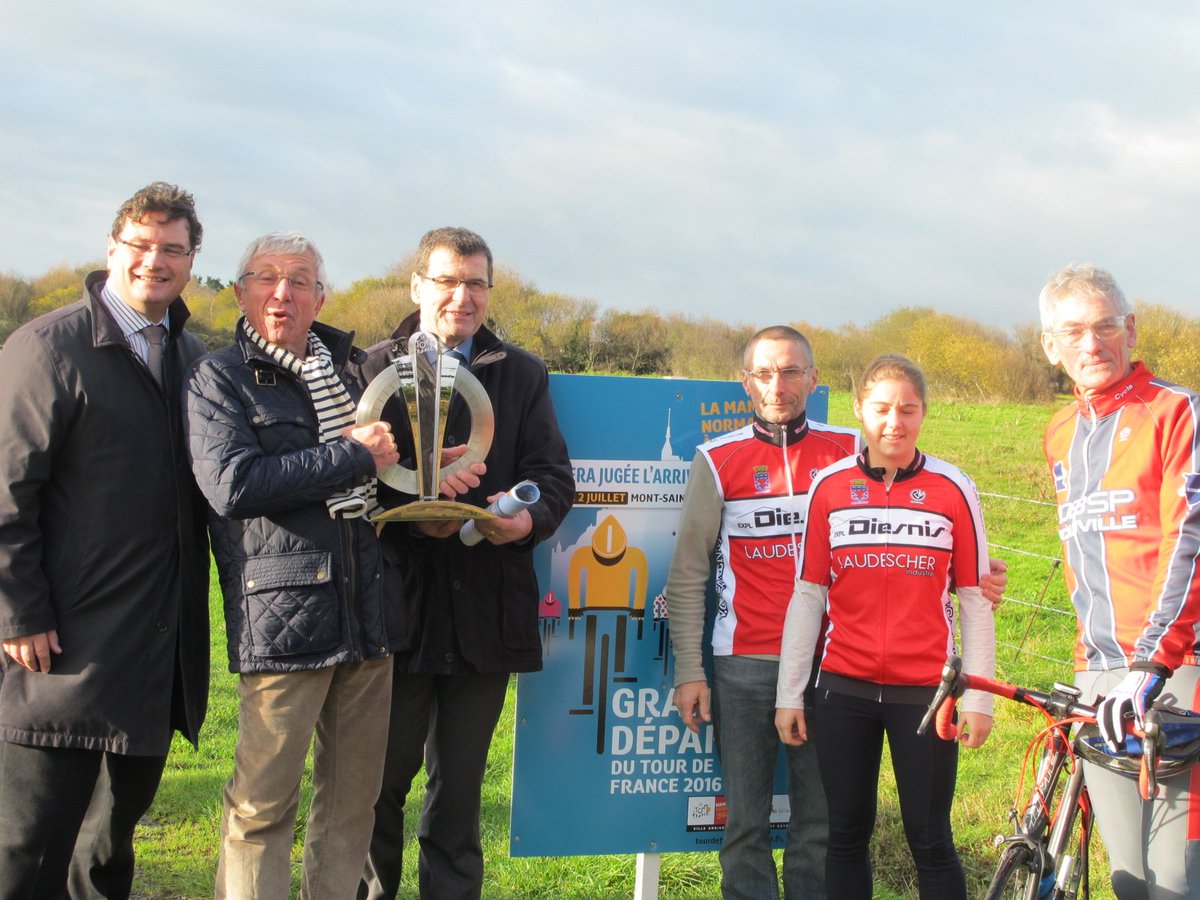 Ville de Carentan tweet media