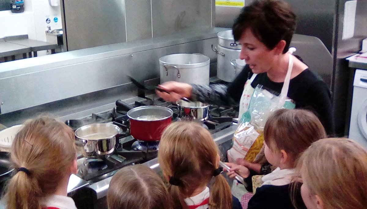 HPSLetsGetCook's tweet photo. We cooked pasta tonight and spoke about being safe using the hob and hot water, fab work tonight guys! https://t.co/dnizBV1FJy