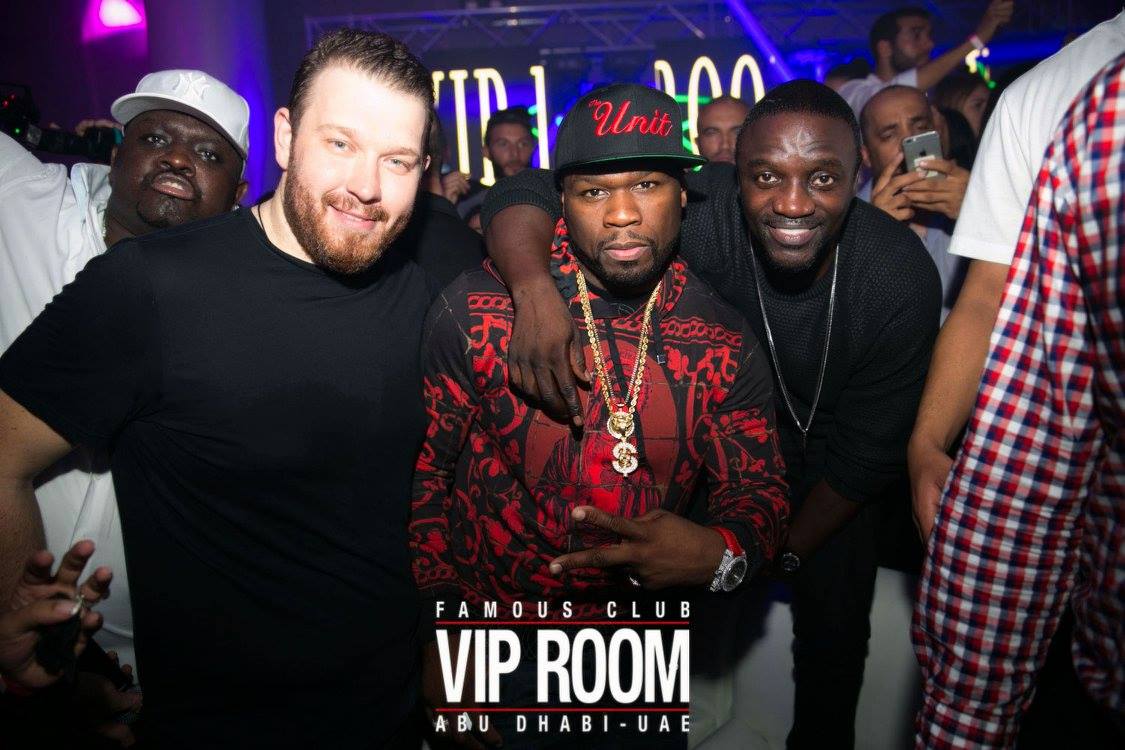 WorldofAkon's tweet photo. @AKON &amp; @50cent Last night  on Stage at VIP Room , Abu Dhabi #F1Raceweekend #AbudhabiGP https://t.co/SpVb7uF3ld