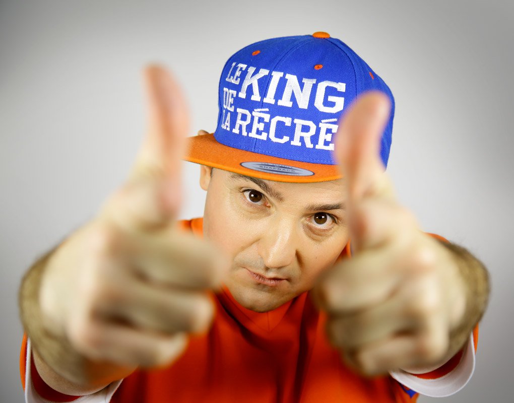 HDarvesBotton's tweet photo. Tes potes sont à Fontvieille le 23 déc 16h pour le super show@eric_coudert@L_Extraterrestr.Vite! tel  04 90 54 67 49 https://t.co/II37xvrr8q
