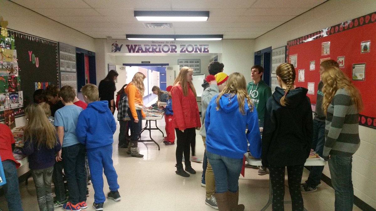 Waldeckwarriors's tweet photo. Swapped books today. Thx to SCC and #Waldeck families 4 donating time &amp; gently used books #WaldeckReads @WiebeAline https://t.co/AAkwqHywil