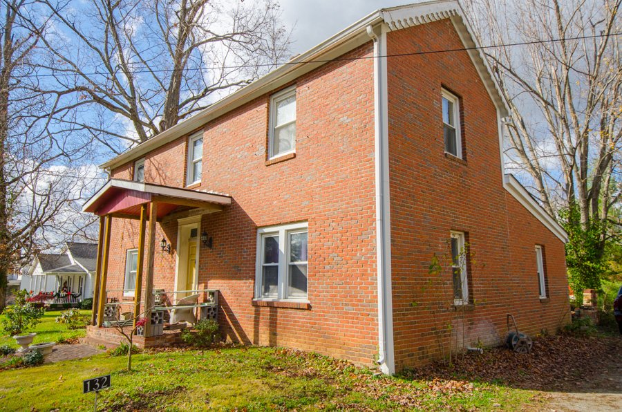 AuctionSolu's tweet photo. UPCOMING AUCTION! Saturday December 12th at 10am at 132 Rollington Rd!  https://t.co/QbmAXpzzHy https://t.co/CefXEA0DUz