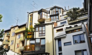 GoSocialHousing's tweet photo. Privatising UK #socialhousing won't work – just look at Europe https://t.co/hVV7d5NXxS @guardian https://t.co/iEIVMnaHLl