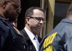 InsaneTwee's tweet photo. Ex-Subway spokesman Fogle set to be sentenced for s... https://t.co/fPdLFro5Rd #Insane | https://t.co/ffrhJAl3ra https://t.co/AQsJxKRV0E