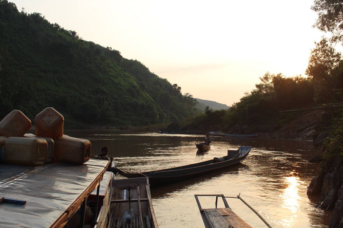 _ClementF's tweet photo. Remonter le #Laos en #bateau #travel #backpack https://t.co/CQoLVDPy9s https://t.co/RvH9SkuDou