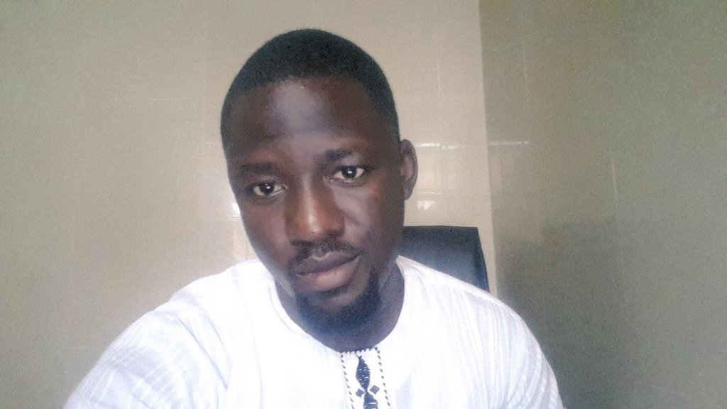 DemolaExpoze's tweet photo. Went the Mr Ayeni way to work today!
#TraditionalMonday &amp; yes White! https://t.co/ich2W9crNN