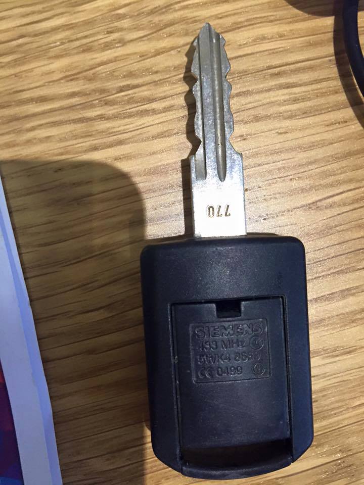 LostboxUK's tweet photo. Lost car key!
Found at the corner of #Barcheston near #Cheadle South of #Manchester.
https://t.co/pEqbwy9gIe https://t.co/xAEjefUCc8