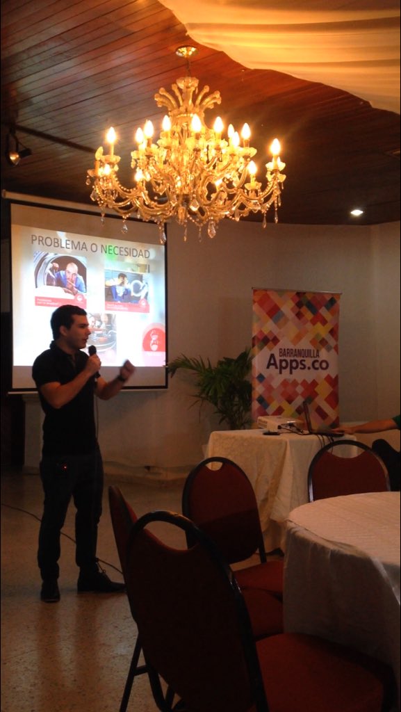 Trabajapp's tweet photo. Nuestro líder @sourdisd contando la historia de @Trabajapp en @appscobquilla @innomakeCO @Ministerio_TIC https://t.co/2u7IrIKDok