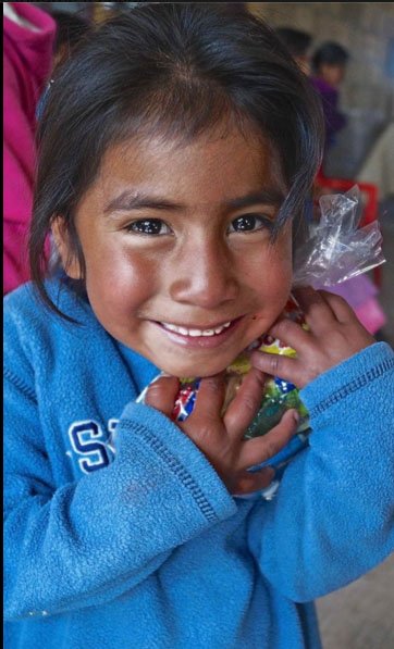 En la Casa Otomí
Una simple bolsa de dulces es abrazada como si se recibiera un tesoro
lacasaotomi.com.mx
