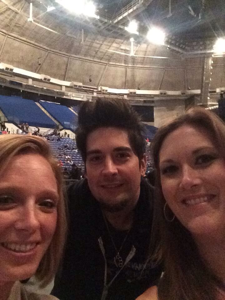BrandiRParis's tweet photo. Still can't believe we ran into this guy! Amazing :) @shaunfoist @Megwards84 https://t.co/hKwAVoZ1Qq