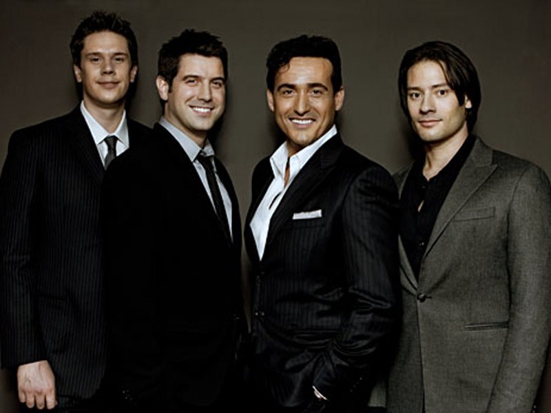 officialcharts's tweet photo. It just ain't #Q4 without @IlDivoOfficial, right? Their new album is Top 10-bound this week: https://t.co/wOIyZRSuag https://t.co/rb9ItUJGtH
