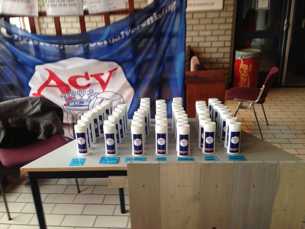 acvassen's tweet photo. Kadotip voor de Sint: douchegel, sjaal en jubileumboek https://t.co/SbC8jL9Nv2 #mooisteclub #sinterklaas https://t.co/DAFRuCMqH2