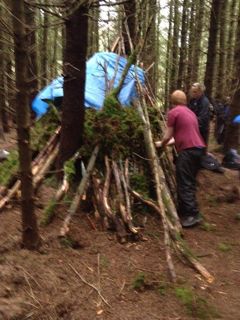 Shelter building with young people from "Tomorrow's People" - Great day, great team...