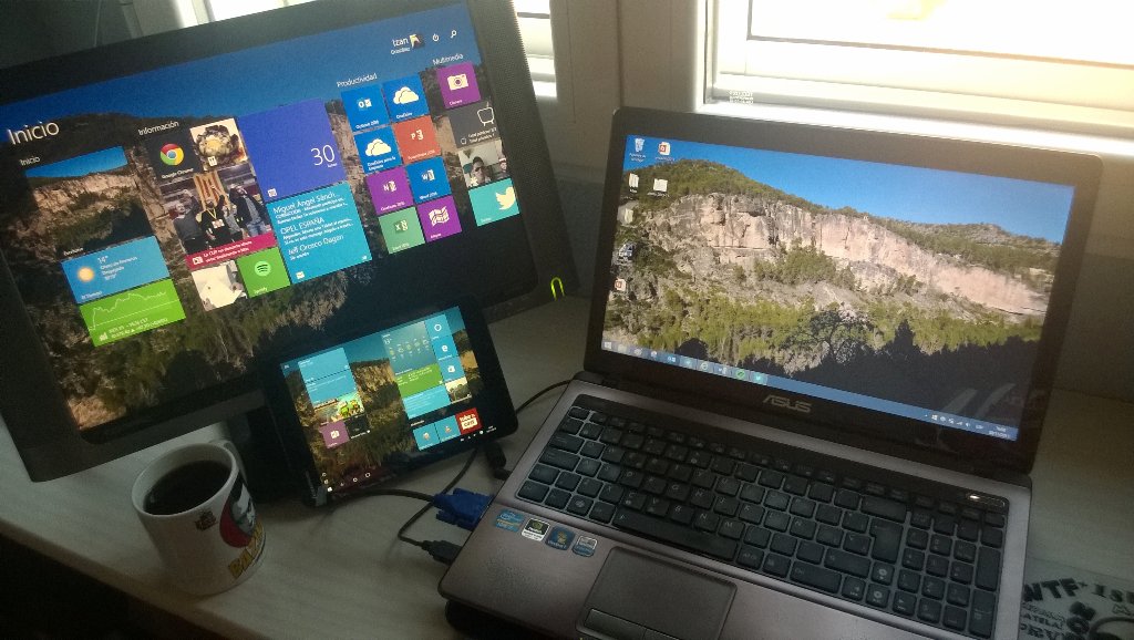 izangc's tweet photo. Pues no se trabaja así bien desde casa... #Windows10 #WindowsLover #Windows8 https://t.co/XPxHf9t7hW