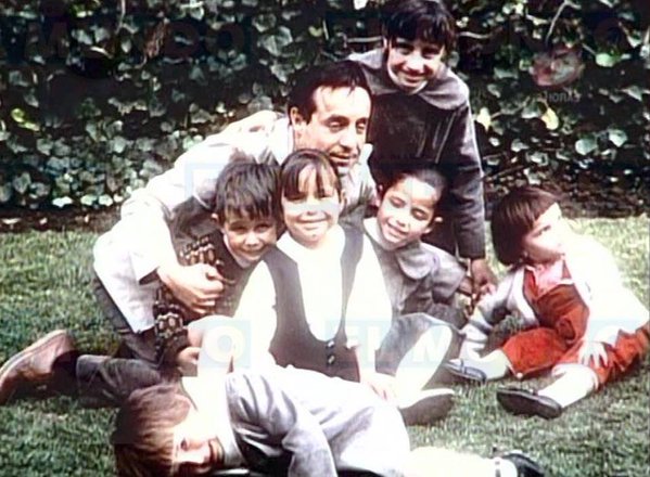 SBTonline's tweet photo. Fãs se mobilizaram no sábado no Twitter, um ano após a morte Roberto Bolaños ♥ Veja em
https://t.co/WRYiWoJ9Xw https://t.co/DGbxbkpjgi