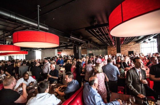 HoustonResto's tweet image. Le vendredi, on relâche la pression, et on vient prendre un bon souper et un verre (ou plus) avec ses amis! 🍸