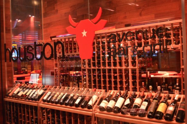 HoustonResto's tweet image. Les amateurs de vins vont être ravis de connaître la sélection de chez Houston. 🍷