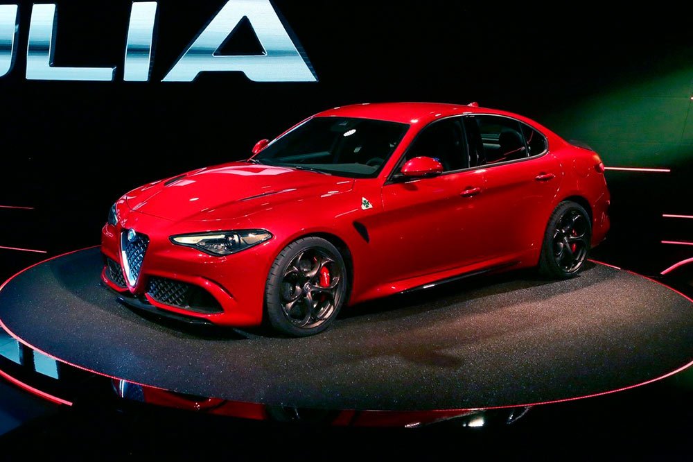 AlfaRomeo_es's tweet photo. RT @PabloFM_94: Presentación del #AlfaRomeo #Giulia. Precioso y competitivo. https://t.co/nH6nxDBICh… https://t.co/Q1FbAuwMB0