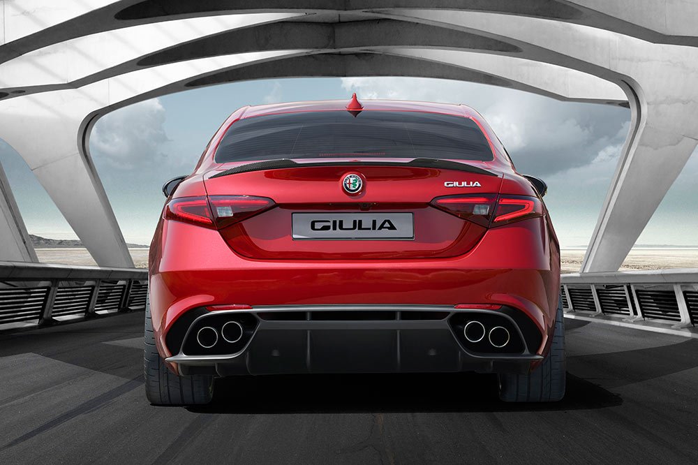 AlfaRomeo_es's tweet photo. RT @PabloFM_94: Presentación del #AlfaRomeo #Giulia. Precioso y competitivo. https://t.co/nH6nxDBICh… https://t.co/Q1FbAuwMB0