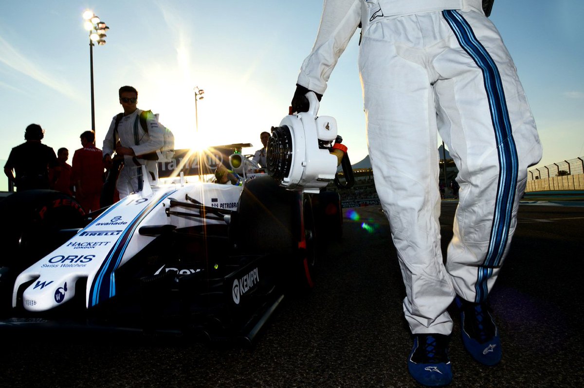 fittipaldi46's tweet photo. #WilliamsHackett @HackettLondon @WilliamsRacing  @MassaFelipe19 @abudhabigp https://t.co/NCbuuAb2IJ
