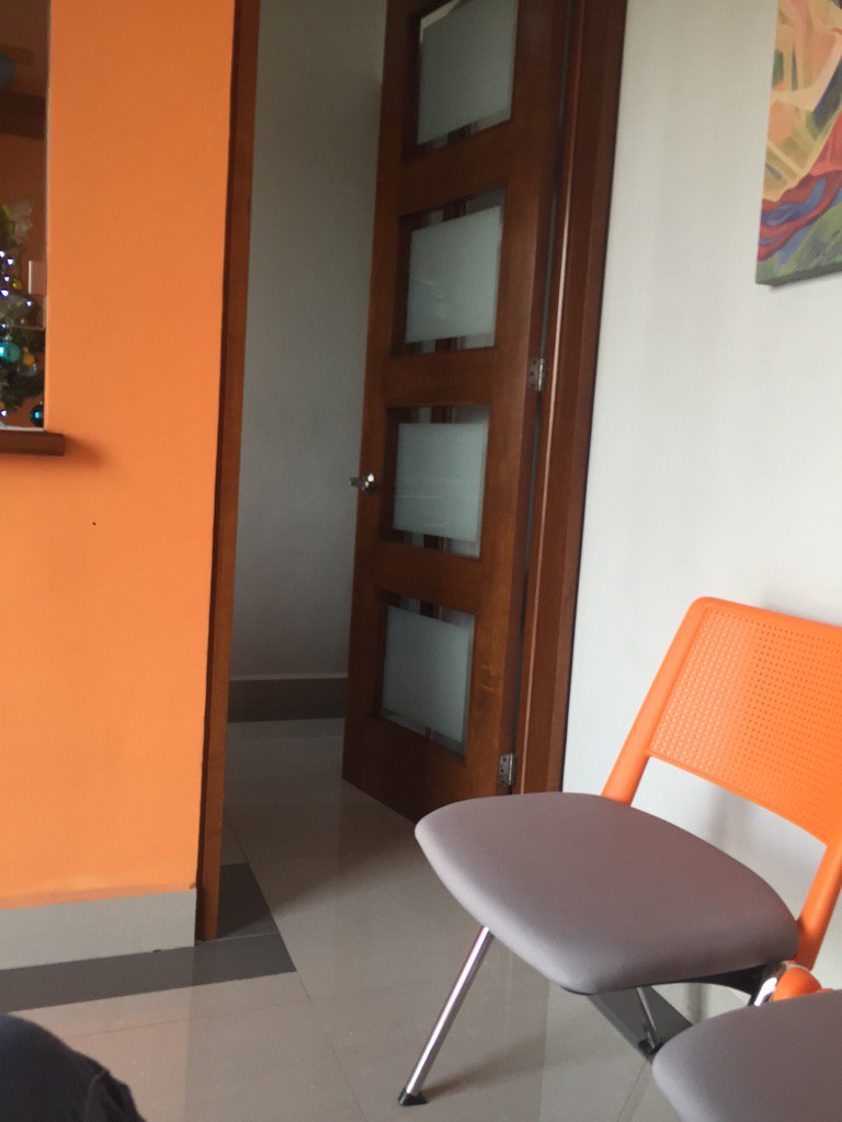 No sé por qué siempre me da miedo el dentista 😂😂😂 #esperandoentrar #laproxima