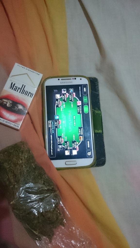 UnRastaman's tweet photo. Playing #pokerstars 😎 https://t.co/qBnqLyQxfv