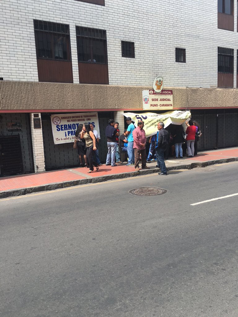 franztp's tweet photo. La Huelga indefinida de los trabajadores del Poder Judicial aun continua, acción que perjudica a los justiciables. https://t.co/dopnJpDbgT