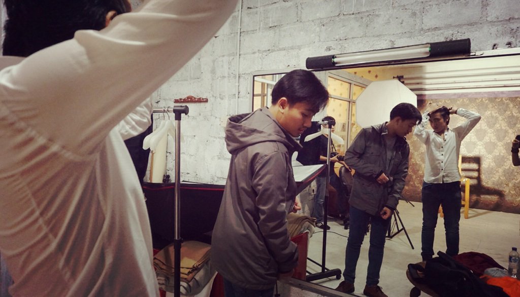 theFinestTree's tweet photo. Prepare... night photo session #TheFinestTreeNewSingle #bts https://t.co/60N9tOx1AI
