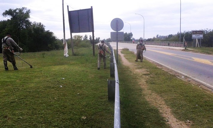 MinSPcba's tweet photo. #SecDeAmbiente desmalezó y limpió gran parte la zona de la costanera d #RíoSegundo https://t.co/xALyDE87tw