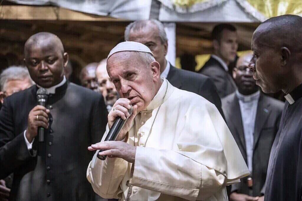 AndrewBloch's tweet photo. His psalms are sweaty, knees weak, cross is heavy. There's vomit on his robe already, Vatican spaghetti...
#popebars https://t.co/u7gBksSHSR