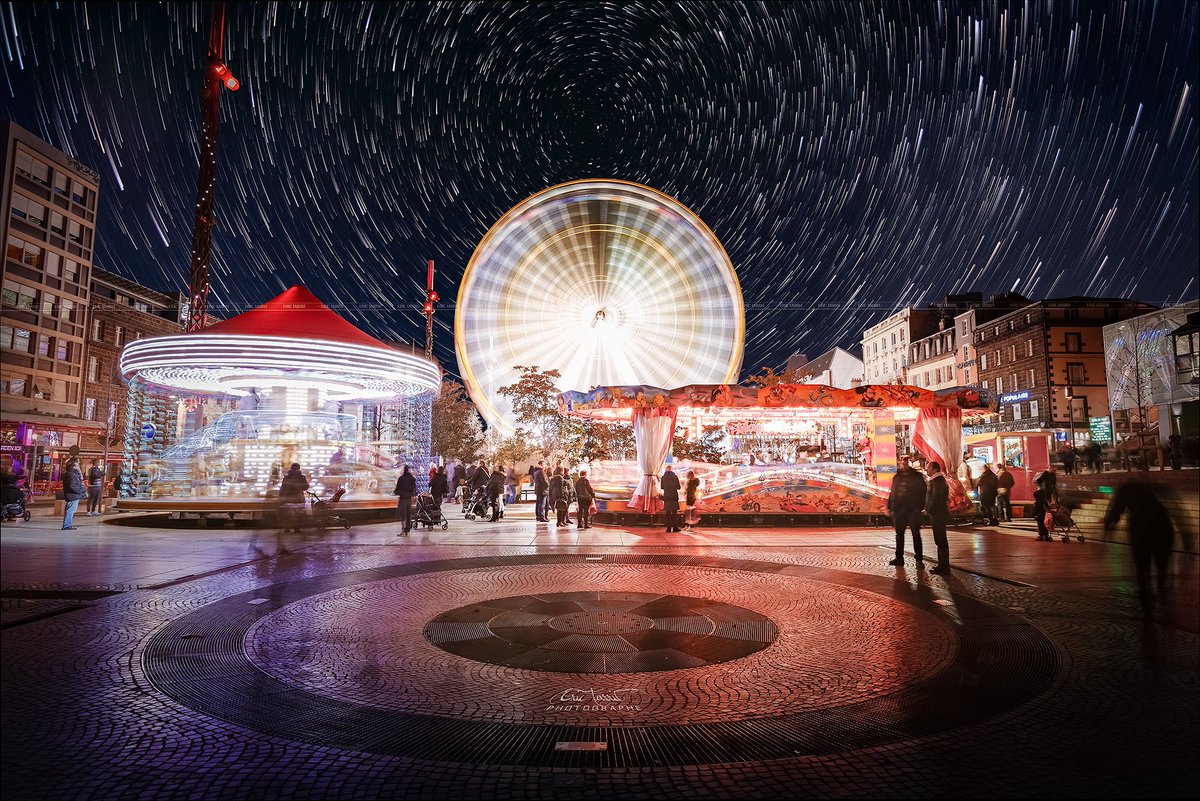 EricTarrit's tweet photo. Les décos de Noël place de Jaude (compositing) @Auvergnelife @Cyberbougnat @CanonFrance @ClermontFd #ClermontFd https://t.co/rxaphUNqoV