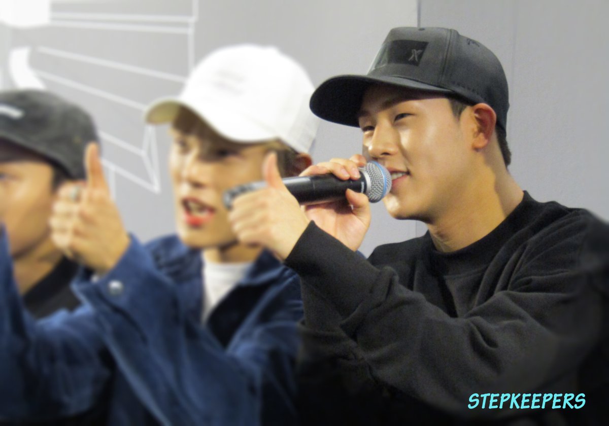karmanmirl's tweet photo. 151130 MONSTA X @ Hollywood Plaza
#MONSTA_X #몬스타엑스 #원호 #주헌 #민혁 https://t.co/nd5jSad7OV