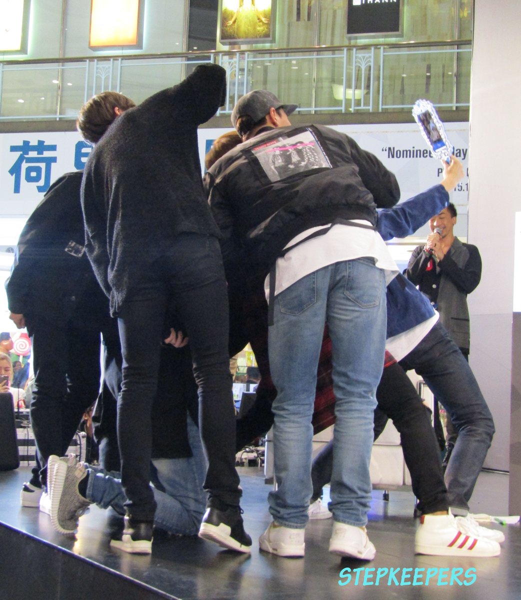 karmanmirl's tweet photo. 151130 MONSTA X @ Hollywood Plaza
#MONSTA_X #몬스타엑스 #원호 #주헌 #민혁 https://t.co/nd5jSad7OV