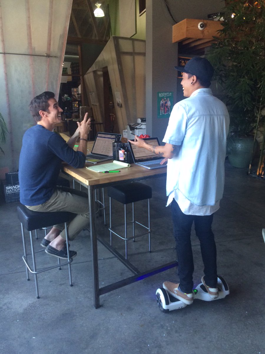 HealthyVending's tweet photo. TGIM at SnackNation! #AwesomeOffice #SnackNationHQ https://t.co/B1bwsUJnmw