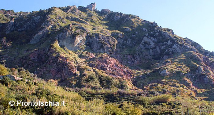prontoischia's tweet photo. Le #fumarole del Bellomo https://t.co/VPhPxXEj7y #forio #ischia #escursioni #natura #geologia #pianterare #panorami https://t.co/JGTwjqv8FO