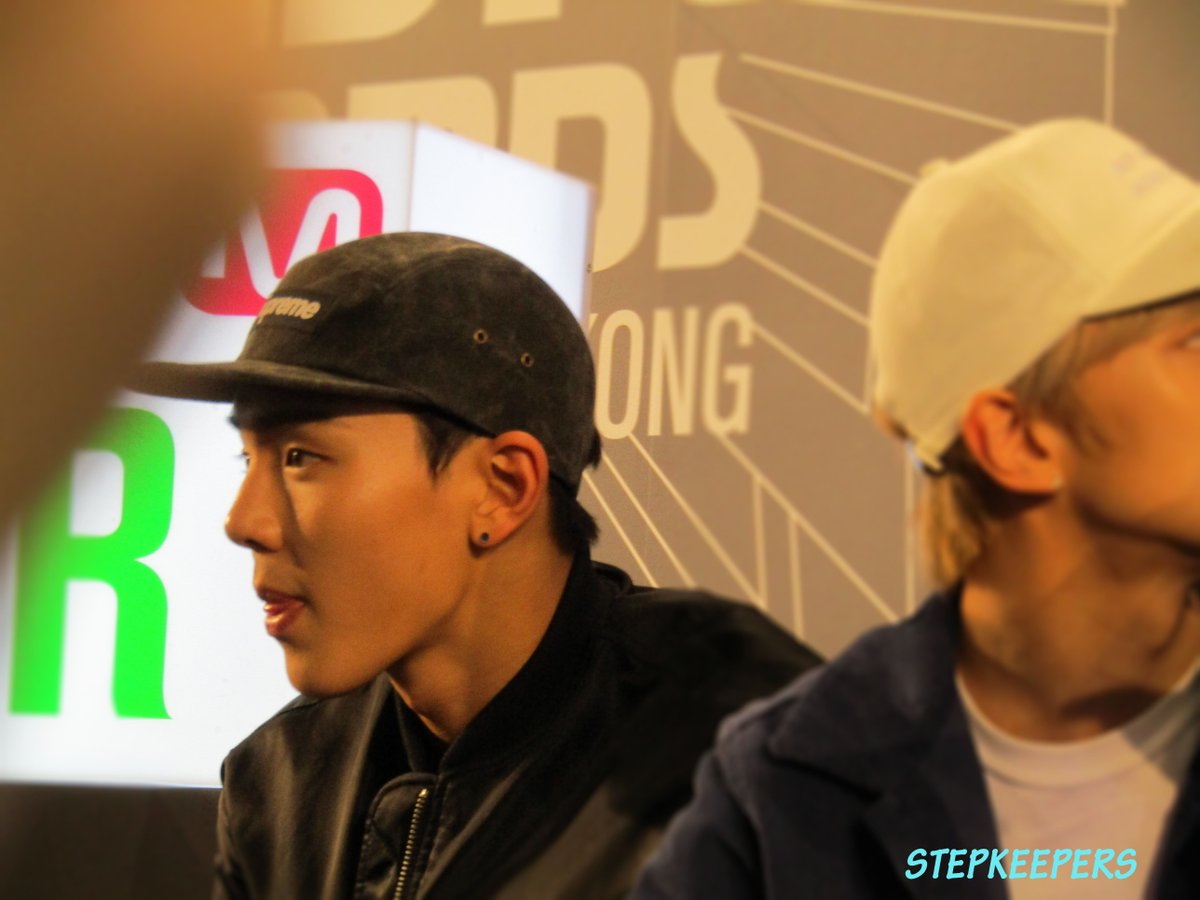 karmanmirl's tweet photo. 151130 MONSTA X @ Hollywood Plaza 
#MONSTA_X #몬스타엑스 #민혁 #셔누 #SHOWNU https://t.co/Q2v5pTTNMV