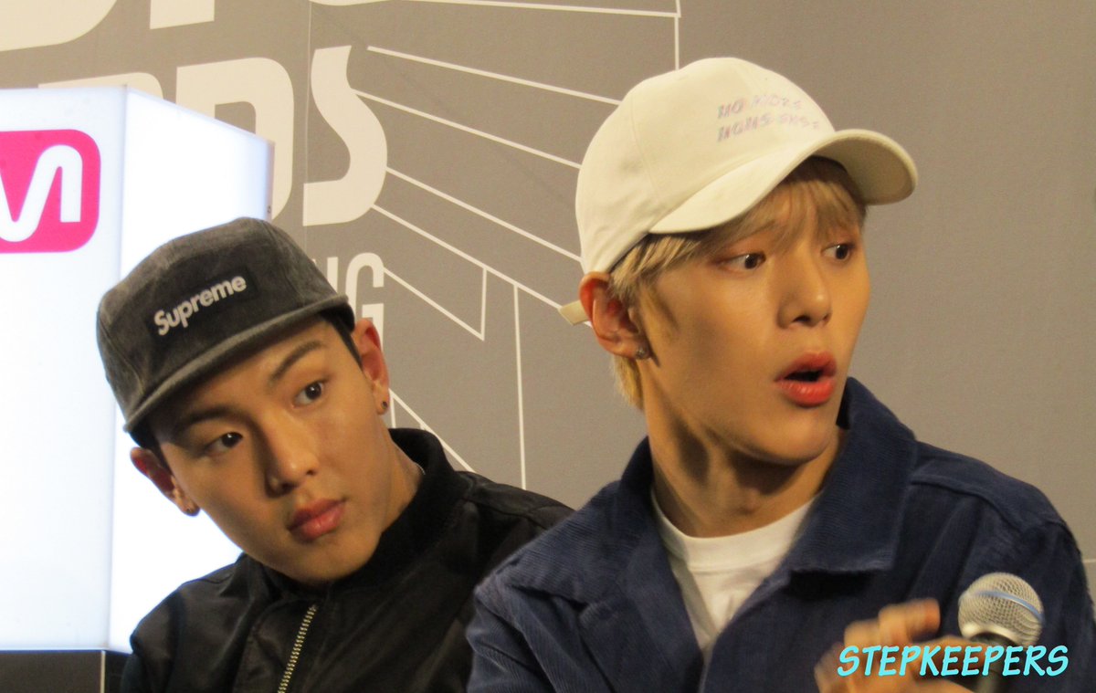 karmanmirl's tweet photo. 151130 MONSTA X @ Hollywood Plaza 
#MONSTA_X #몬스타엑스 #민혁 #셔누 #SHOWNU https://t.co/Q2v5pTTNMV