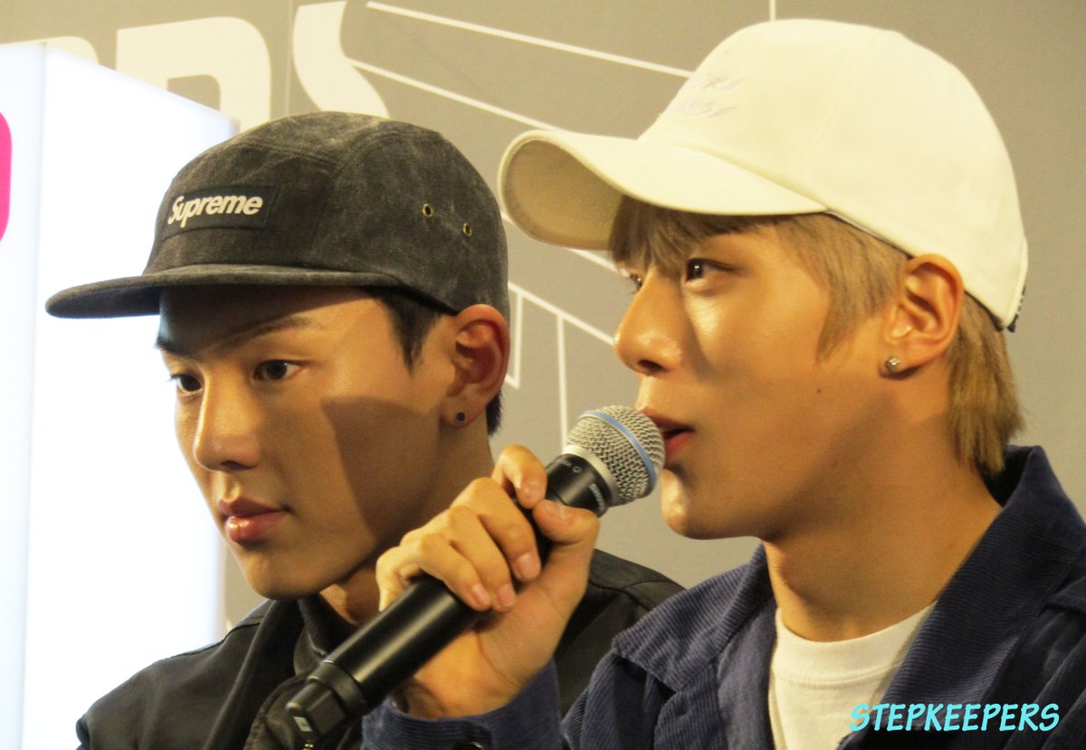 karmanmirl's tweet photo. 151130 MONSTA X @ Hollywood Plaza 
#MONSTA_X #몬스타엑스 #민혁 #셔누 #SHOWNU https://t.co/Q2v5pTTNMV