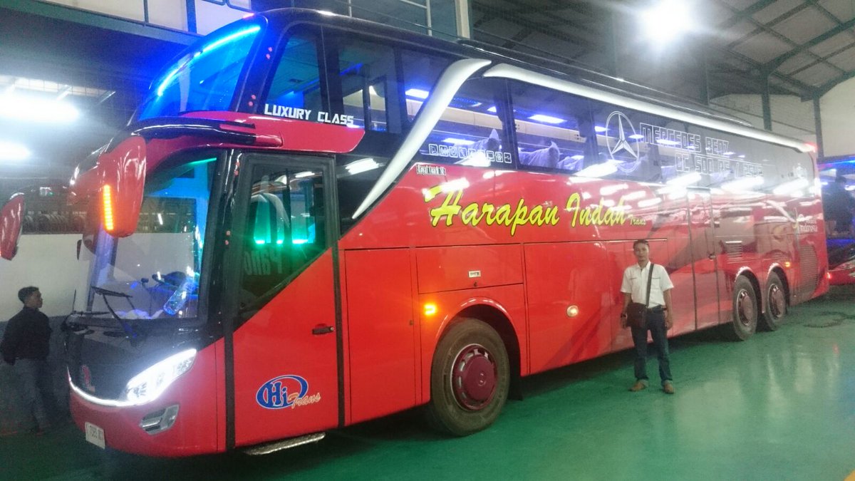 AcehBusLovers's tweet photo. Rakan R Ananda salah seorang pengurus ABLC ikut dalam rombongan Po.Harapan Indah.
#KaroseriAdiPutro
#JawaTimur https://t.co/zqTEf5U8lk