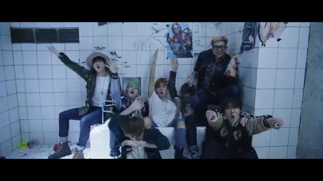 23JenJenmi's tweet photo. @BTS_twt #runrun #ARMYSWeSupportYou https://t.co/UPtgDUDDgK