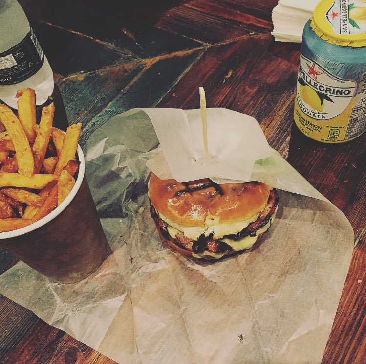 HIF2016's tweet photo. Get yourself to @Boss_Burgers for #Harrogate's top #burger. Amazed at what these guys have achieved!! #HIF16 #food https://t.co/zXOWe0w55M