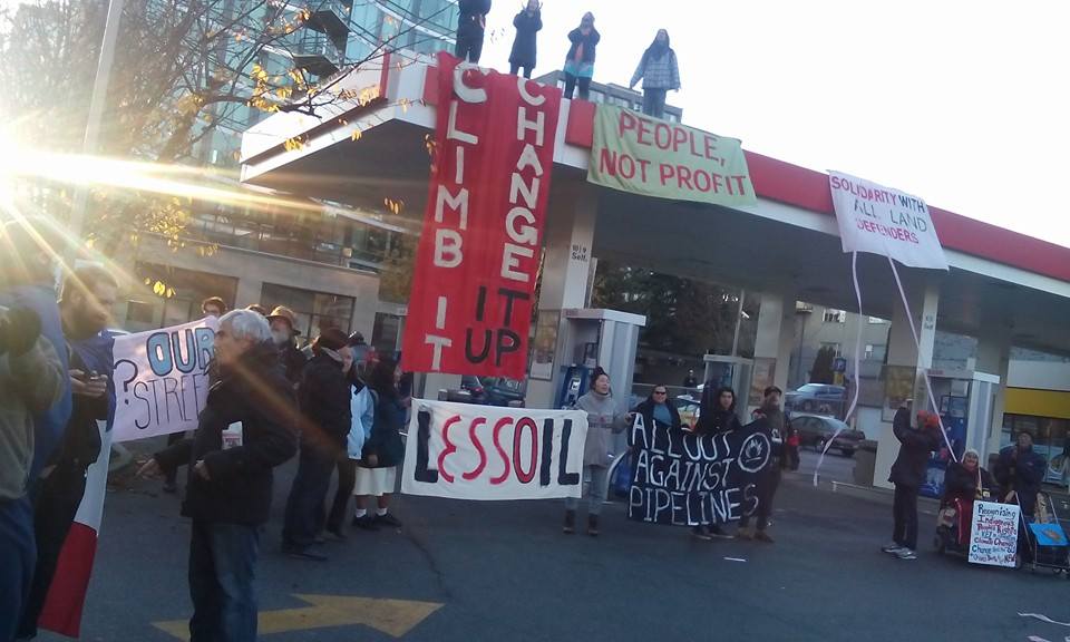SolidarityWALD's tweet image. @denerevenge Esso Shutdown #GlobalClimateMarchYVR  #KeepItInTheGround #SpendLessLiveMore #ShutEmDown