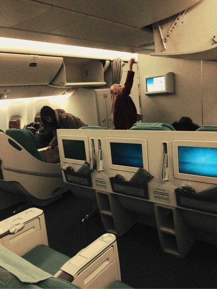 TiaraArabFans's tweet photo. معجب محظوظ كان بجانب تيارا في الطائرة و صور معهم في المطار https://t.co/NrNASm1PHu
