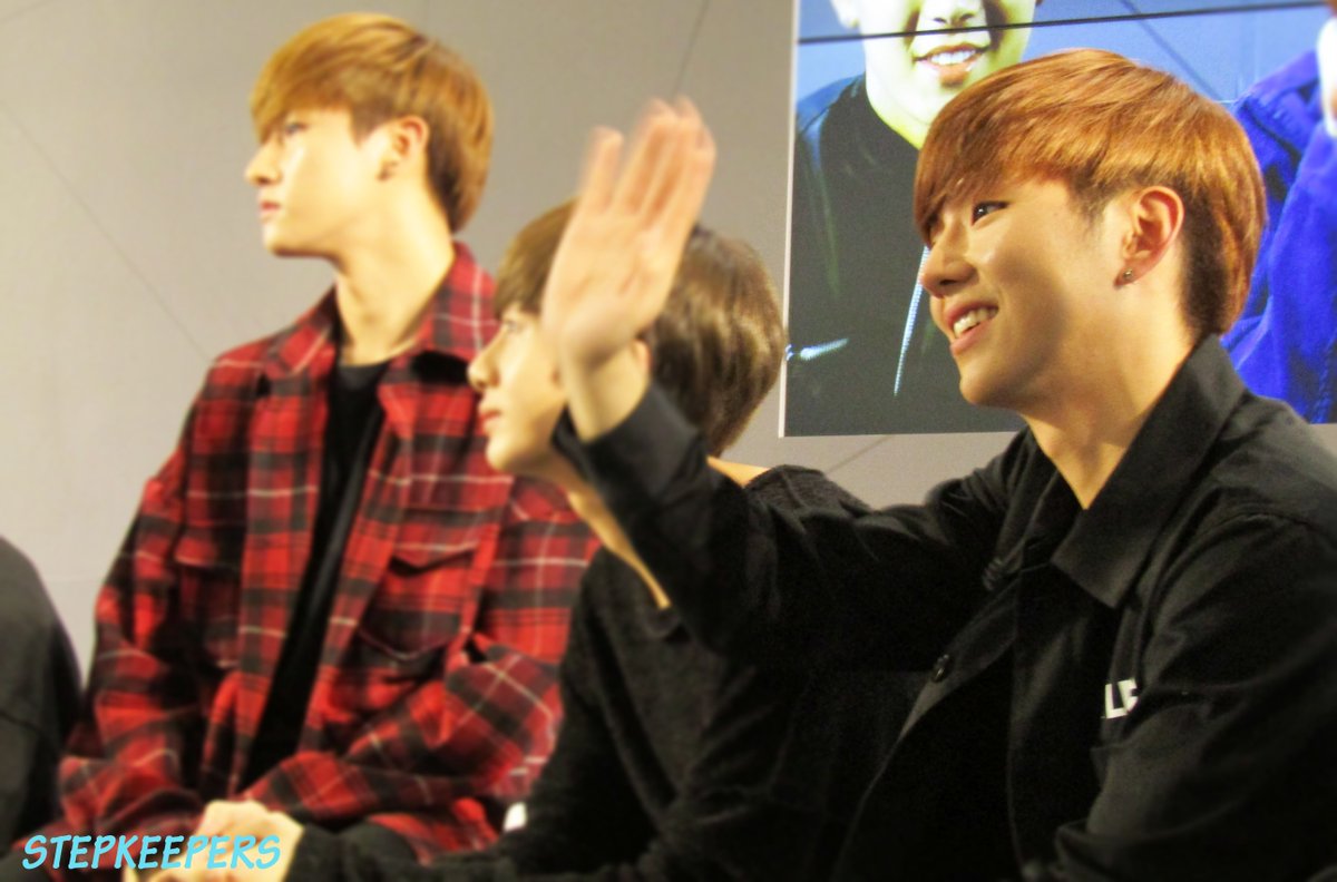 karmanmirl's tweet photo. 151130 MONSTA X @ Hollywood Plaza
#MONSTA_X #몬스타엑스 #기현 #원호 https://t.co/GiM4HvQdEG