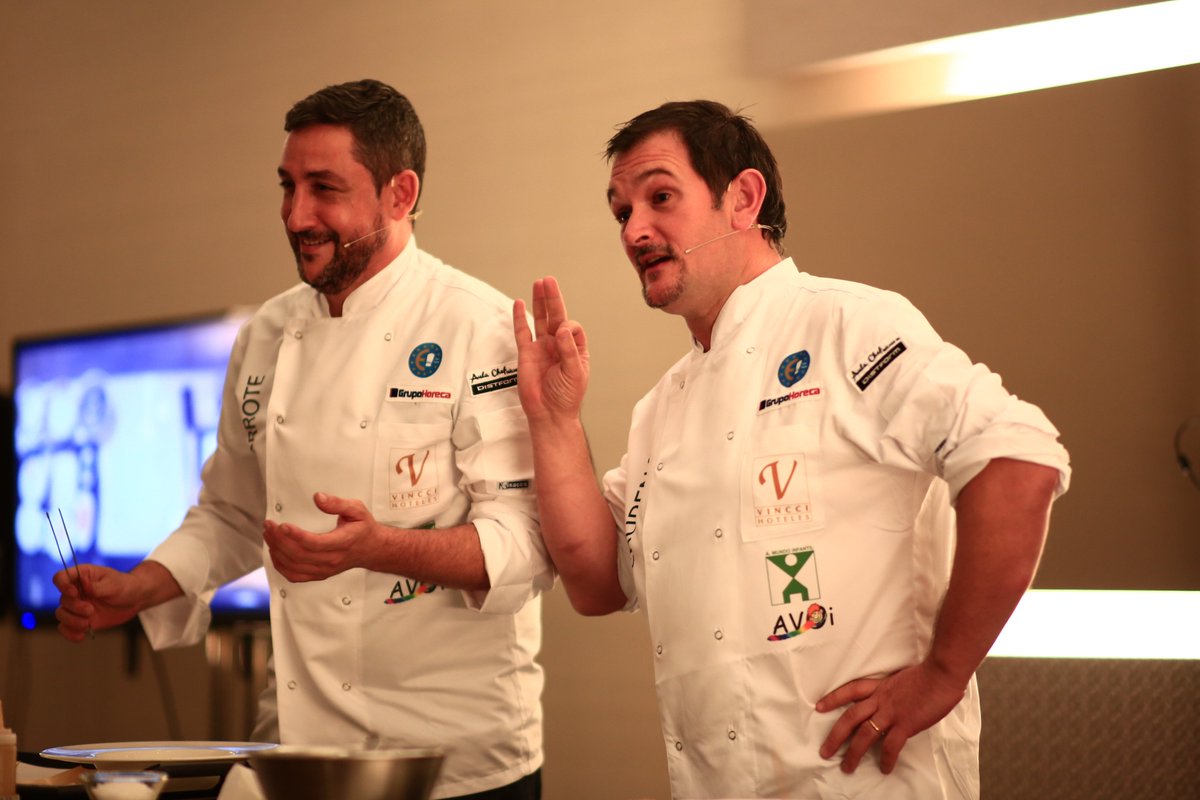 Vincci_Hoteles's tweet photo. GRACIAS a todos, invitados y #chefs, por colaborar en #PatioxInfancia. ¡Un placer! FOTOS:https://t.co/ovcKeE3z66 https://t.co/QBtB45yLxN