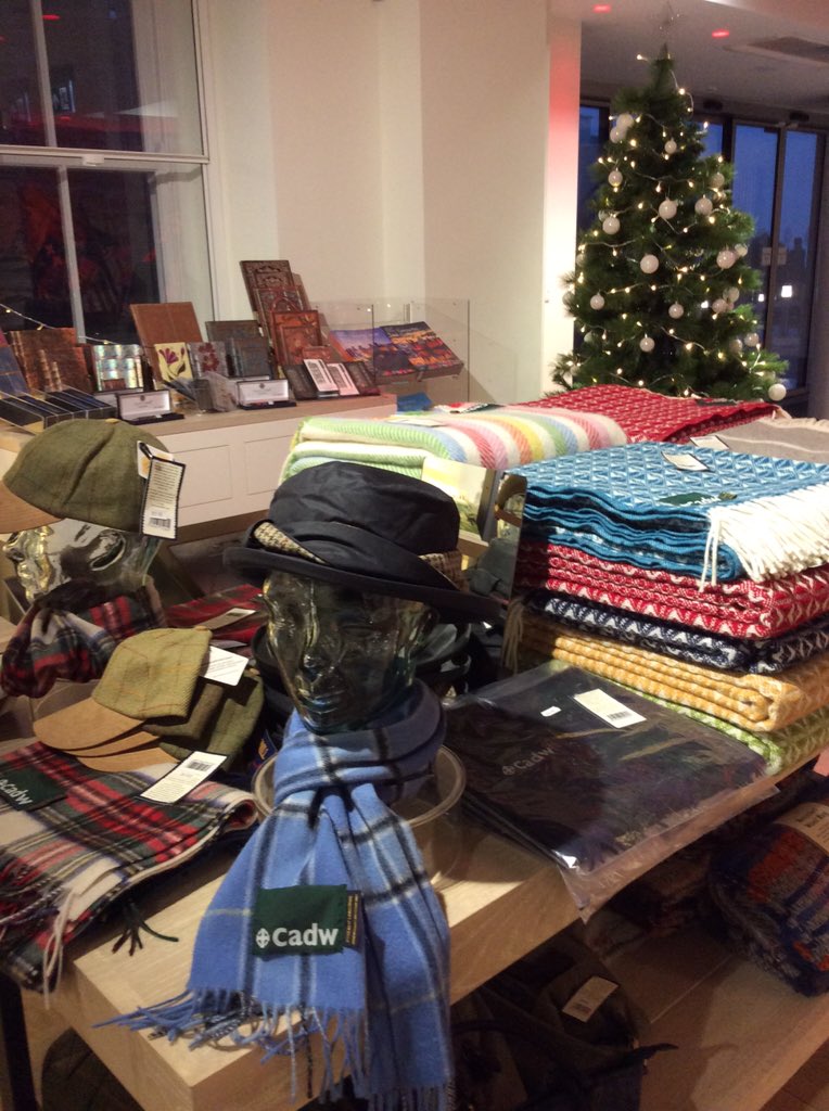 StacyBirkett's tweet photo. 20% discount tomorrow night @Harlech_Castle 6-9pm @cadwwales https://t.co/fQP0h3u5ca