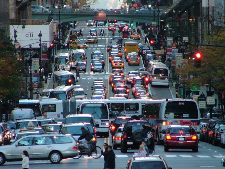 typical_NewYork's tweet photo. У среднестатистического жителя Нью-Йорка дорога от дома до работы занимает 40 минут. https://t.co/P0JTUqq6tP