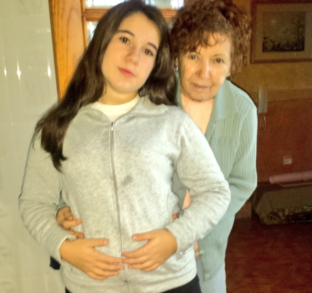 Lorenacarmonar2's tweet photo. Con mi abuela, la quiero mucho😍 https://t.co/COwq0XCpsR